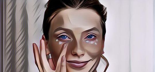 Biar Hasilnya Maksimal, Kamu Wajib Tahu Apa Perbedaan Eye Cream & Eye Serum