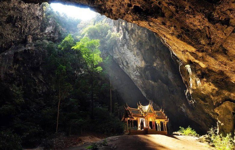4. The Cave (Sanhok)