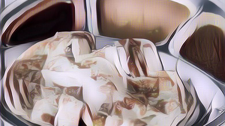 Agak Syok, Wanita Ini Iseng Memasukkan Uang Kertas 90 Ribu ke Adonan Kue, Endingnya Begini