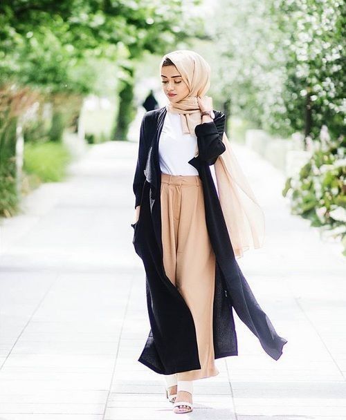 2. Rok atau celana kain, cardigan panjang, kaos.