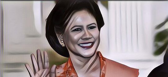 MasyaAllah Sederhana Banget Ibu Negara Iriana, Temani Presiden Jokowi Pakai Sendal Jepit