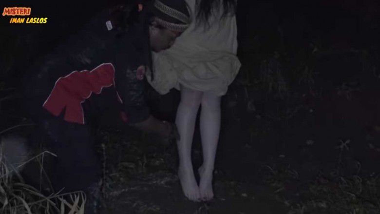 # Sosok Kuntilanak di Hutan