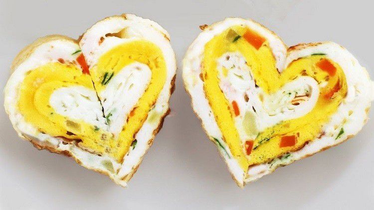 1. Omelet Bentuk Hati (Asia)