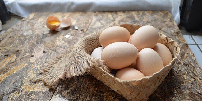 4. Memakai cangkang telur