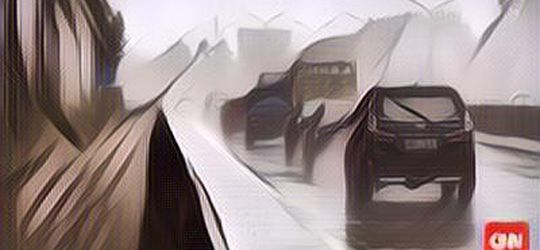 Akibat Hujan Deras yang Mengguyur Jakarta Sebuah Mobil Tergelincir ke Kali di Muara Karang