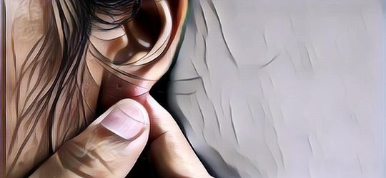 5 Penyebab Jerawat Telinga yang Wajib Dihindari