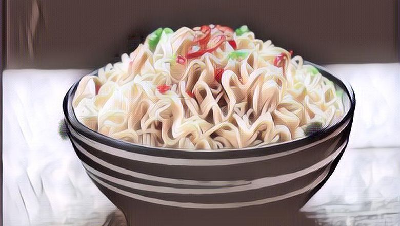 Nggak Mau Gendut Tapi Hobi Makan Mie Instan? Coba Lakukan Cara Ini Saat Memasaknya