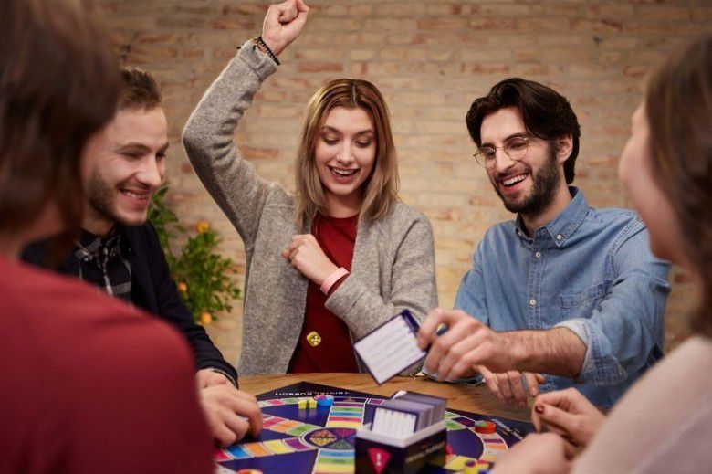 2. Menghindari Acara Kumpul-Kumpul