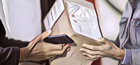 Cewek Ini Beli Hoodie Oversize Online, yang Datang Malah Begini