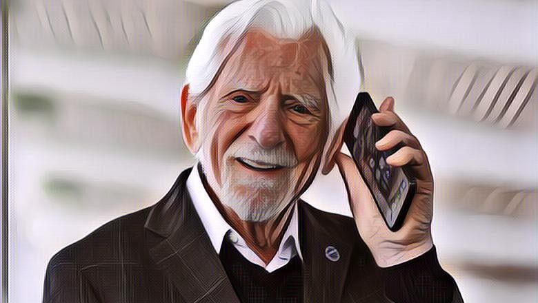 Kamu Gak Bisa Lepas dari Ponselmu? Nih, Dengarkan Pesan dari Sang Pencipta Ponsel!