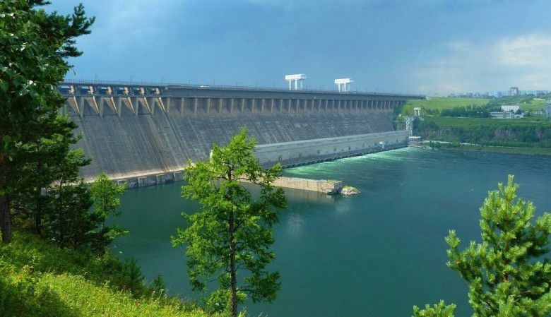 3. Bendungan Bratsk, Rusia