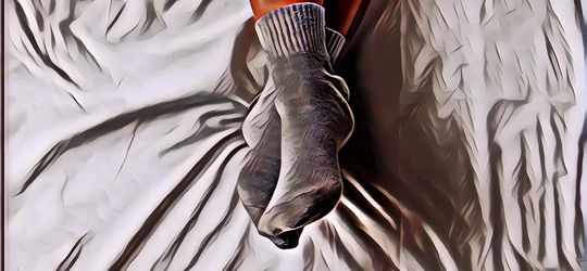 Gak Nyangka! Pakai Kaus Kaki Saat Tidur Ternyata Bagus Banget Buat Banget Buat Kesehatan