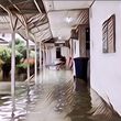 Heboh Seorang Dokter di Aceh Tamian Menangis Saat Lihat RS Terendam Lumpur
