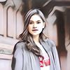 9 Gaya Modis Nyentrik Indah Permatasari, Istri Arie Kriting yang Manisnya Kayak Gula Jawa