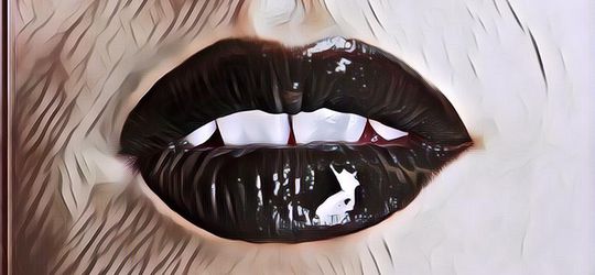 Gak Pengin Punya Bibir Hitam, Hindari Kebiasaan Ini