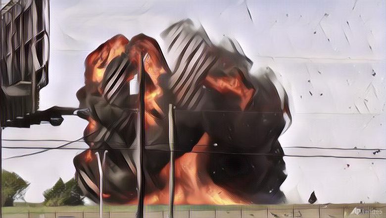 VIRAL! Terekam Detik-detik 2 Pesawat Tempur Era Perang Dunia II Meledak Setelah Tabrakan Dramatis Di Udara