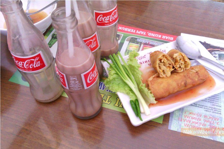 3. Es Fosco dan Cwimie di Depot Hok Lay