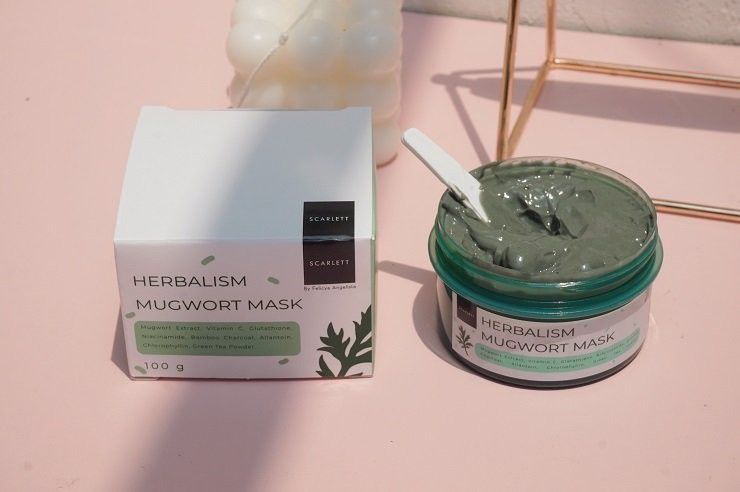 1. Scarlett Whitening Herbalism Mugwort Mask