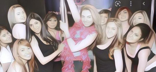 Bikin Shock, Wanita Ini Mengaku Jika Dirinya Jadi Penari Telanjang Ke Orang Tua Sambil Presentasi