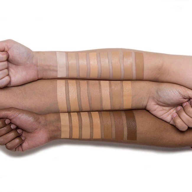2. Pilih Shade Foundation Satu Tingkat Lebih Cerah