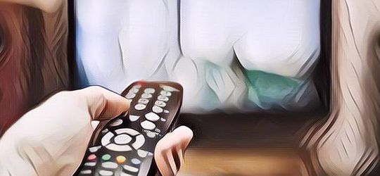 Efek Pikun, Nenek Ini Berniat Nonton TV Tapi yang Ditonton Malah Benda Ini