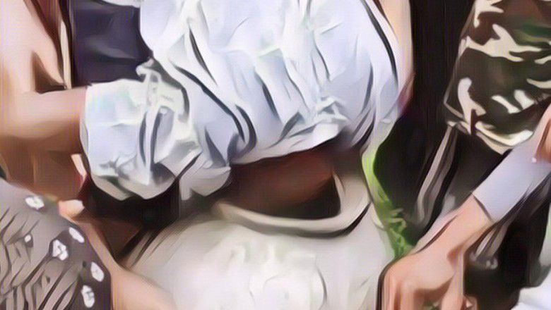 Kocak! Kepala Bocah Ini Masuk ke Gentong Besar, Warganet: Ini Lahirnya Joko Kendil