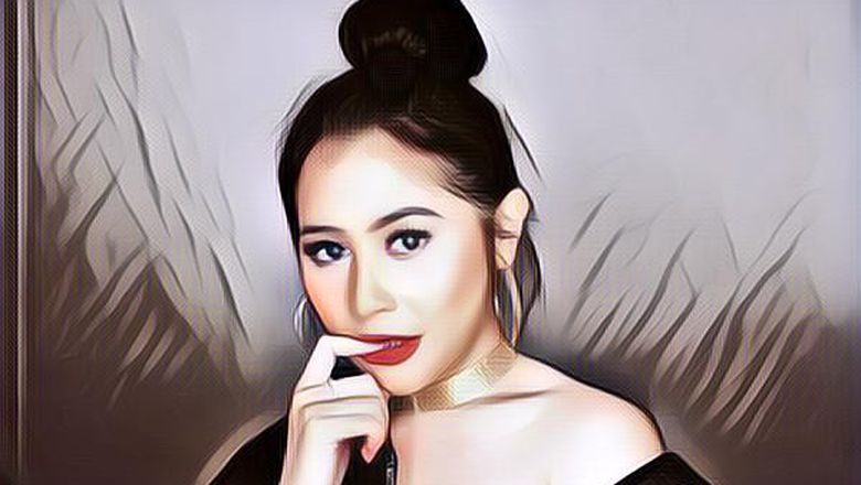 Gaya Fashion Prilly Latuconsina Buat Kamu Yang Bertubuh Mungil