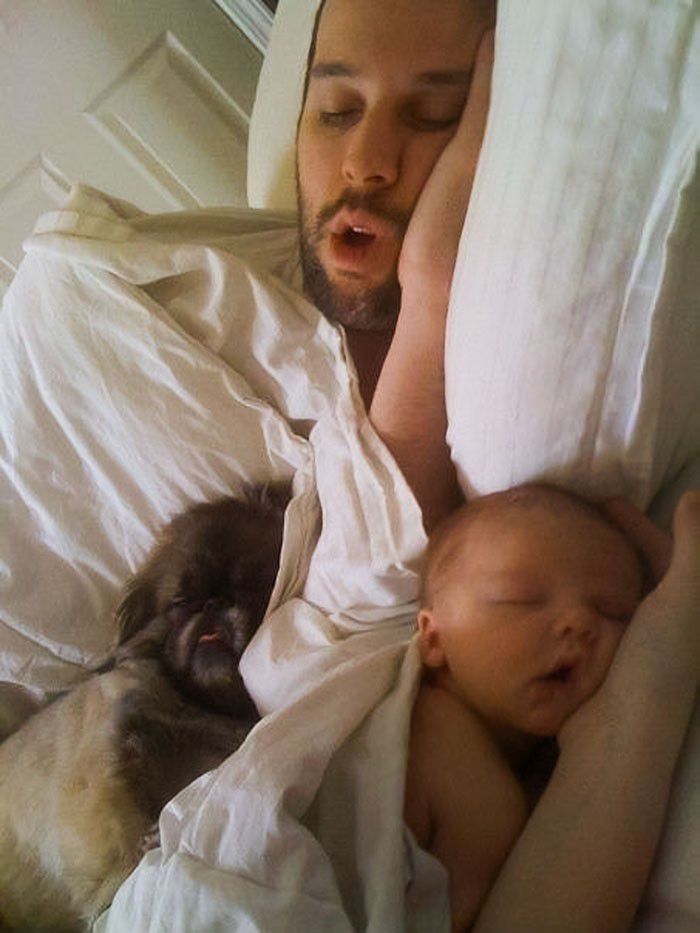 6. Foto ketiduran sekeluarga