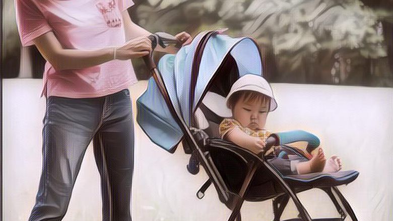 Punya Banyak Manfaat, Ini Deretan Tips Mengajak Bayi Jalan-Jalan