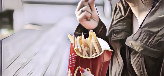 Emang Bisa Kepribadian Kita Dilihat dari Cara Makan Kentang Goreng?