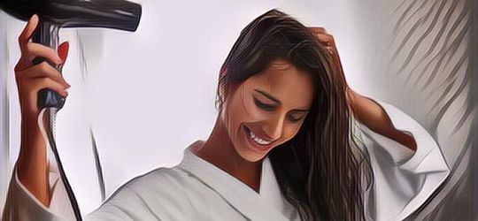 Ternyata, Mengeringkan Rambt dengan Hair Dryer Jauh Lebih Sehat Daripada Dibiarkan Basah
