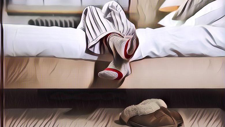 Manfaat Pakai Kaus Kaki Saat Tidur pada Malam Hari