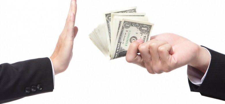 1. Minta maaf dulu sebelum nolak