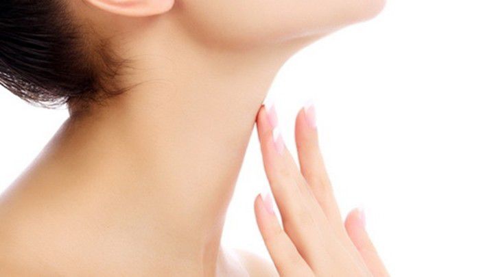 3. Bersihkan area leher