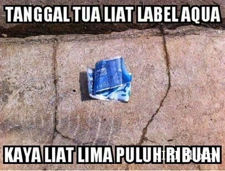 1. Hayo, siapa yang pernah mengalami juga, ngeliat label aqua dijalan aja seneng banget