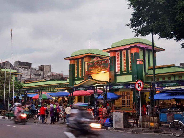 4. Kota Yogyakarta - Pasar Beringharjo