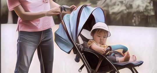 Punya Banyak Manfaat, Ini Deretan Tips Mengajak Bayi Jalan-Jalan