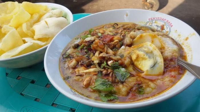 1. Suka mencampur-campur makanan