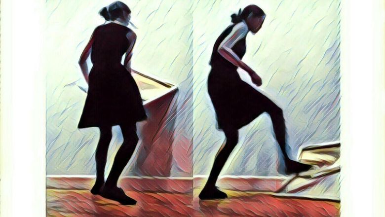 Dapat Kritik, Mahasiswi Seni Lukis Ini Hancurin Karyanya Sendiri