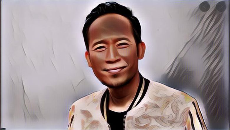 Denny Cagur Jual Sepatu Batik Pertama yang Menggunakan Kode QR