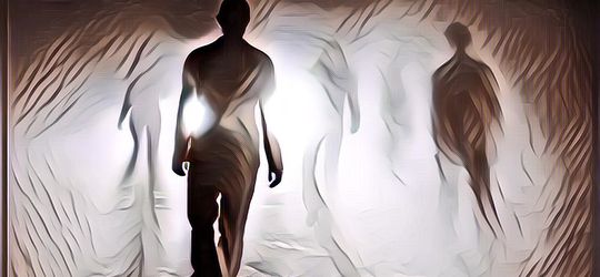 Kenapa Ya Setiap Kali "Tampil", Hantu Tampak Mengenakan Pakaian Manusia?