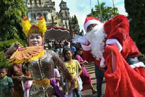 3. Gereja Penjor di Bali