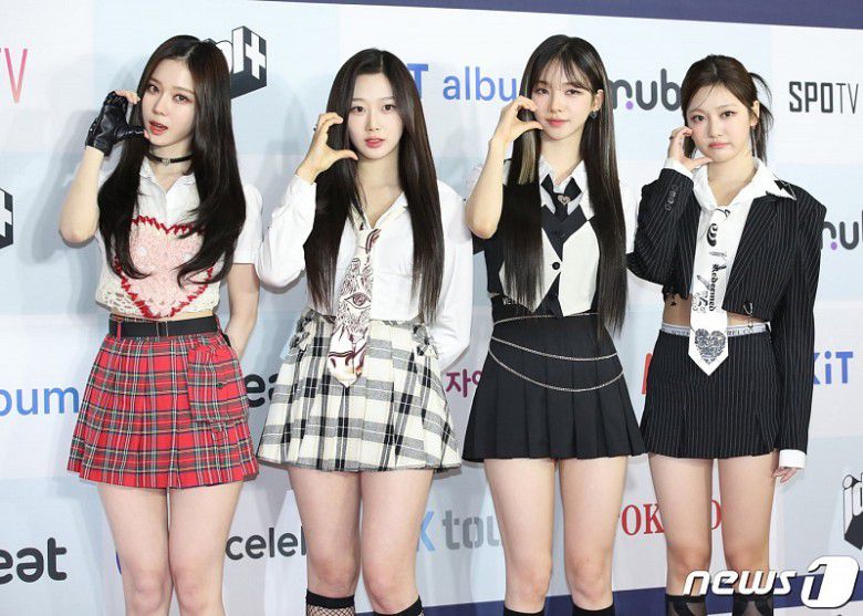 2. Mini Skirt Ala AESPA