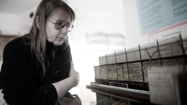 2. Hubungan cinta dengan... Tembok Berlin!