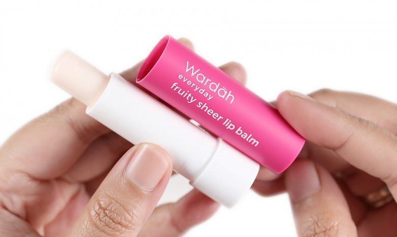 3. Wardah Everyday Fruity Sheer Lip Balm