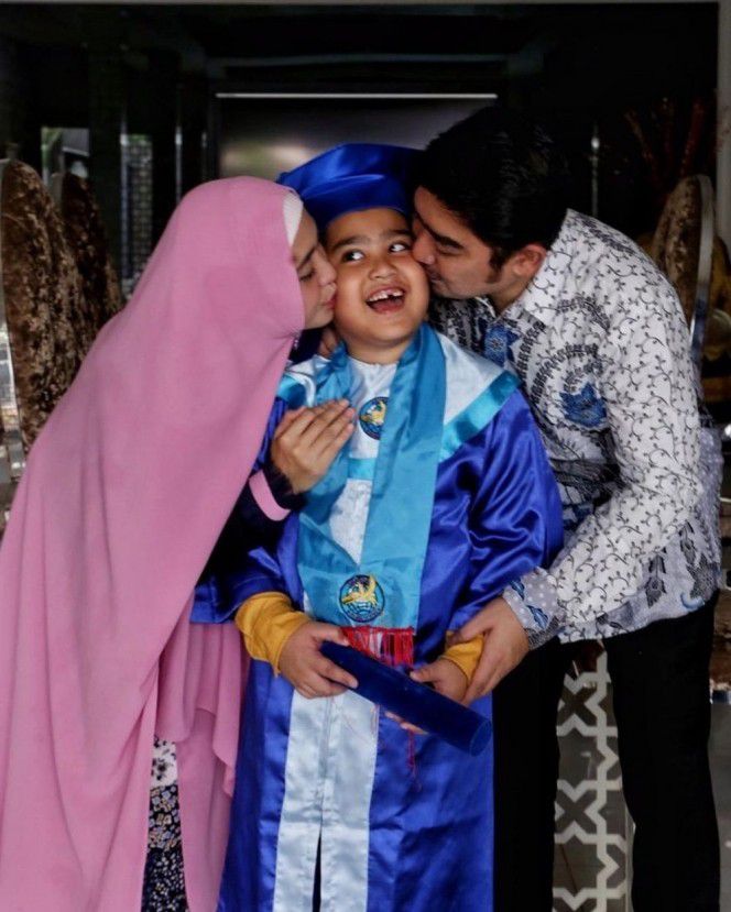 Ustaz Solmed dan April Jasmin