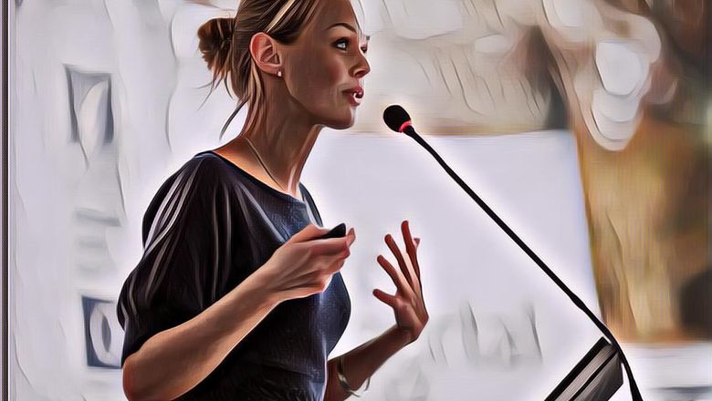 Kesulitan Belajar Public Speaking? Tingkatkan Diri dan Kemampuan Sekarang