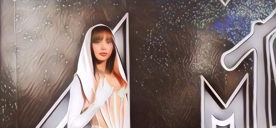 Lisa BLACKPINK Tuai Kritik Usai Wajahnya Dimakeup MUA Kylie Jenner di MTV VMAs