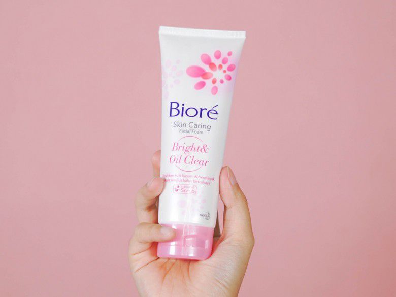 2. Biore Facial Foam Bright & Oil Clear