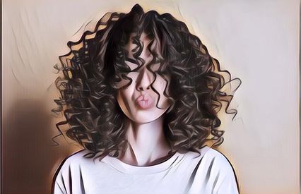 5 Cara Merawat Rambut Curly, Nggak Susah Kok!